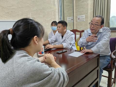 瀘州人的專(zhuān)屬福利！本月25日鎖定這兩位&ldquo;白大褂&rdquo;